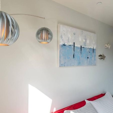 Clean 3Rd Floor 1 Bedroom Apt In Old Town China Town Виктория Экстерьер фото